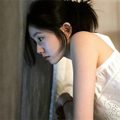 花落水流红